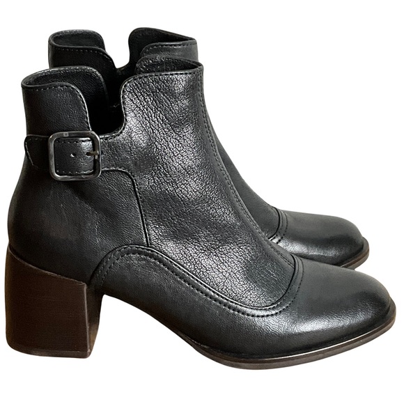 Chie Mihara Or-Omayo Black Leather Ankle Boots New in Box